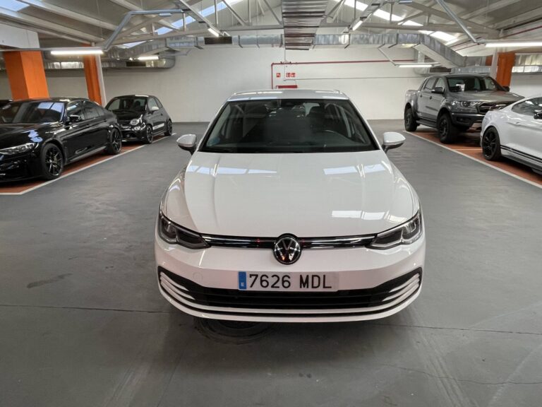 Volkswagen Golf 1.0 eTsi, foto 02